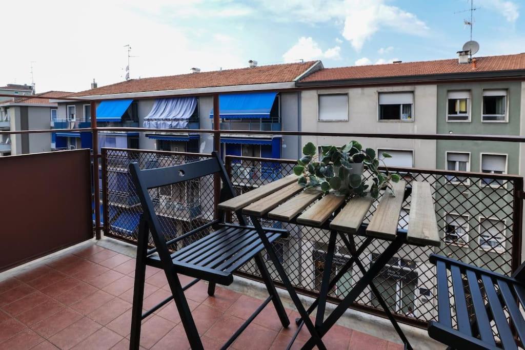 Appartement Primopiano - Astico à Milan Extérieur photo